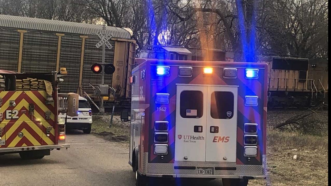 Student killed after school bus collides with train in East Texas ...