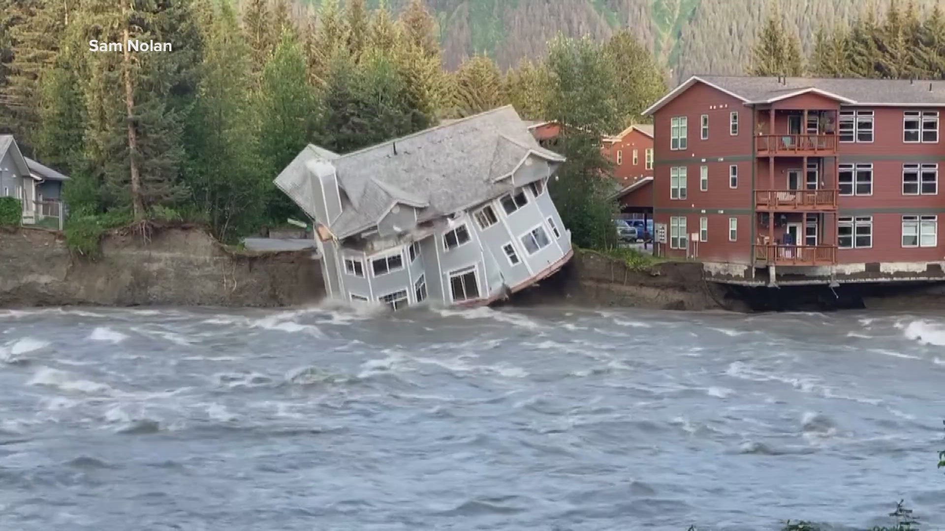 Alaska flooding causes house to collapse into water