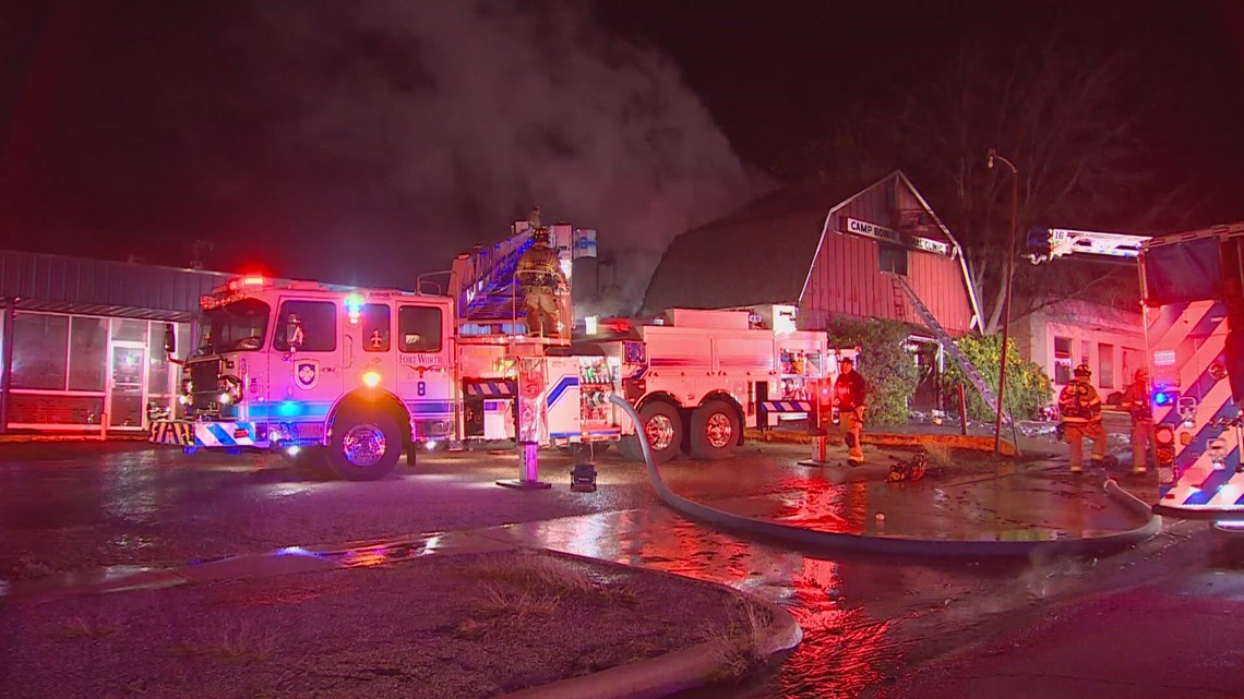Fire contained at Fort Worth's Camp Bowie Animal Clinic