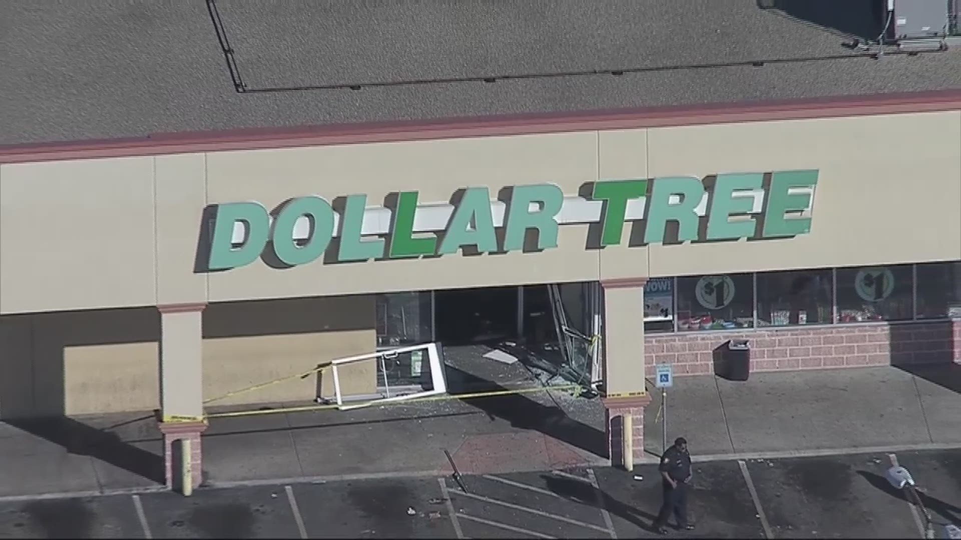 Car Rams Into Fort Worth Dollar Tree Wfaa Com