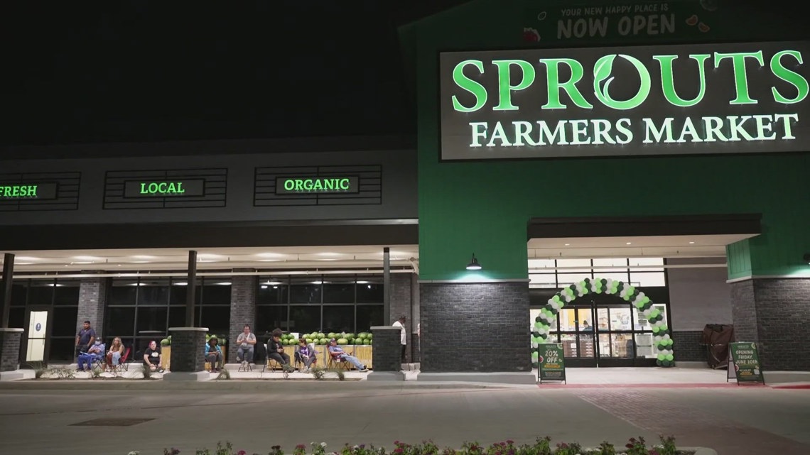 Sprouts grocery store opens in Dallas' Oak Cliff neighborhood | wfaa.com