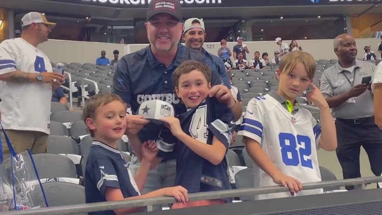 Cowboys Dak Prescott makes kid's day tossing him his hat