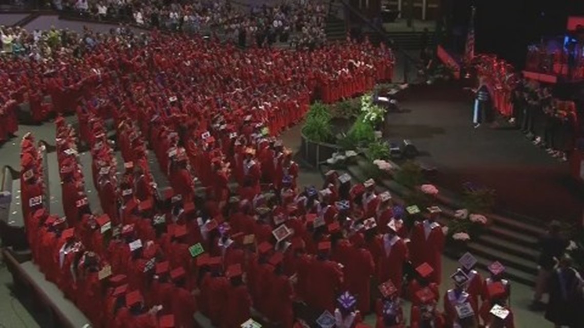 High School Valedictorian Reveals Undocumented Status In Speech Wfaa Com