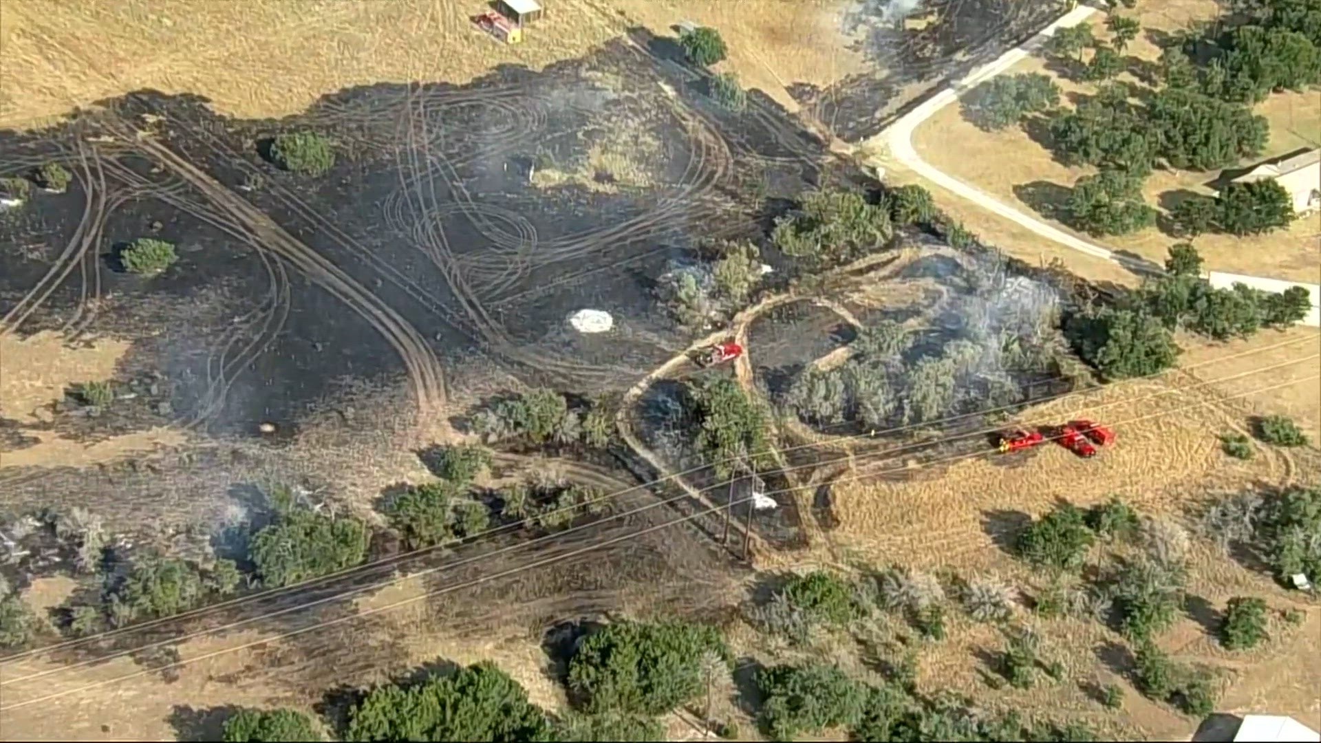 Fast-Moving Grass fire threatens homes near Weatherford | wfaa.com