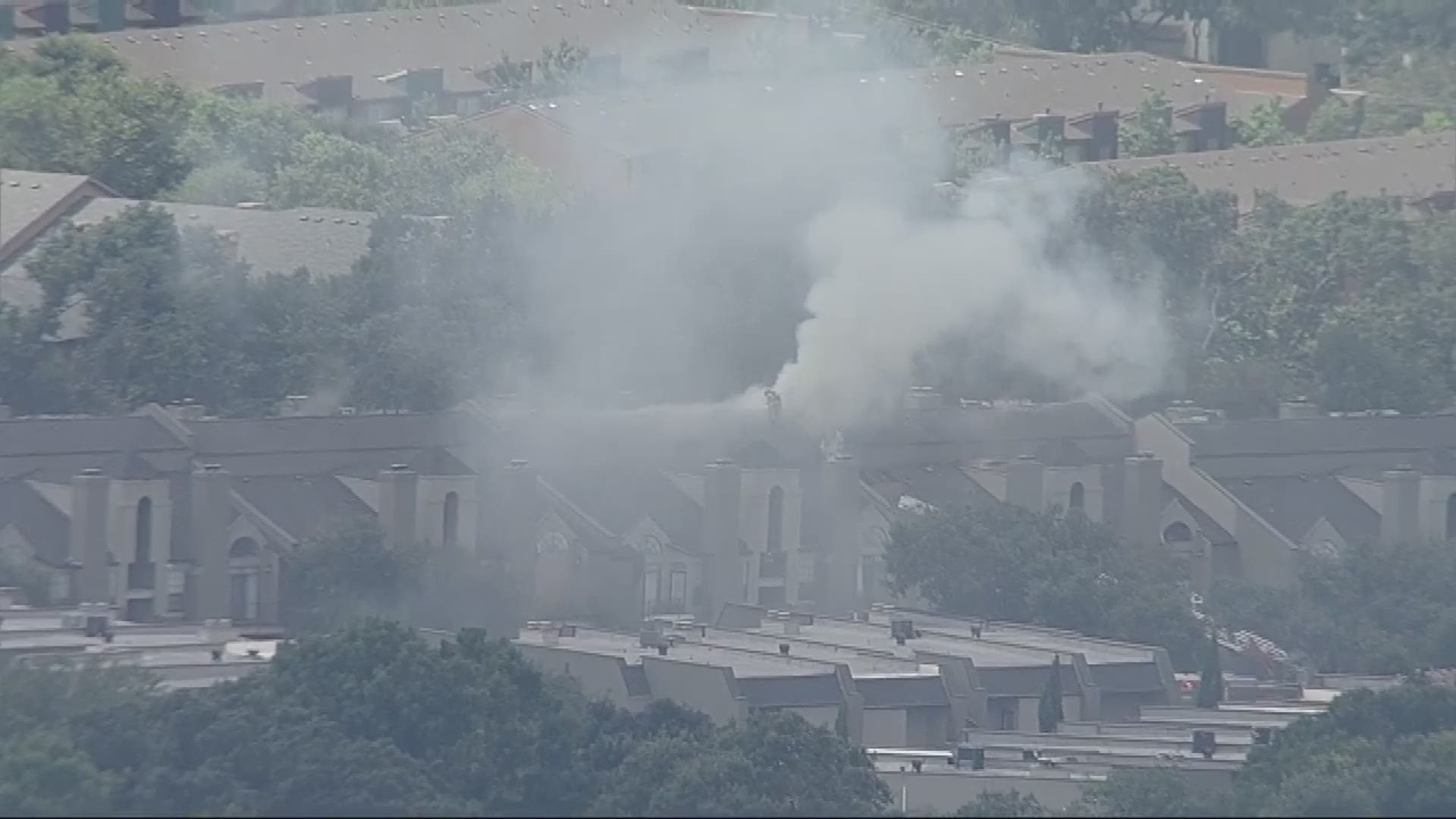 RAW VIDEO: Firefighters battling blaze at apartment near White Rock Lake