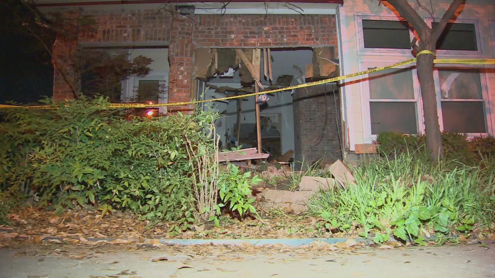 pickup-truck-slams-through-dallas-home-wfaa