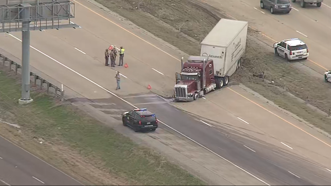 2 people injured in 3-vehicle crash Thursday on I-45 in southern Ellis ...