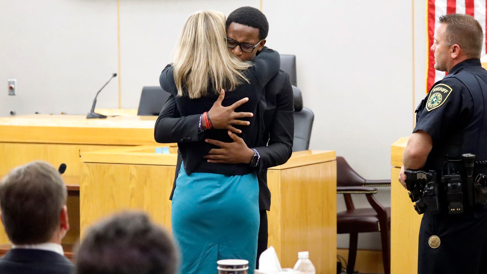 Moment of 2019: Botham Jean's brother hugs Amber Guyger | wfaa.com