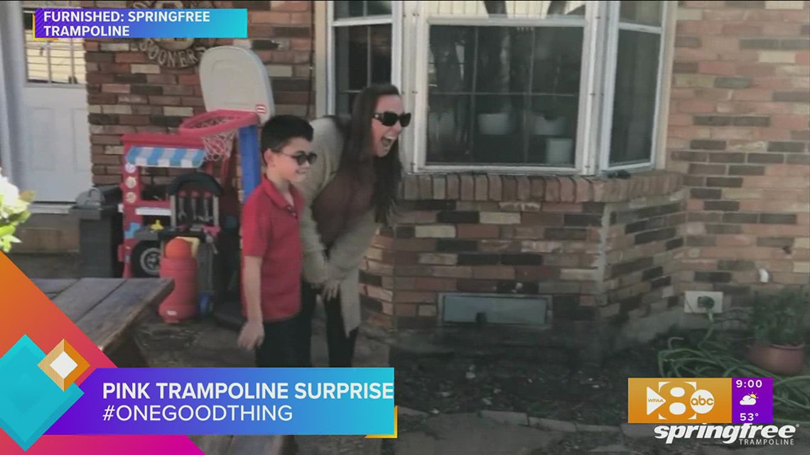 놀란 표정의 사람들, 긍정적인 뉴스에 반응하는 모습