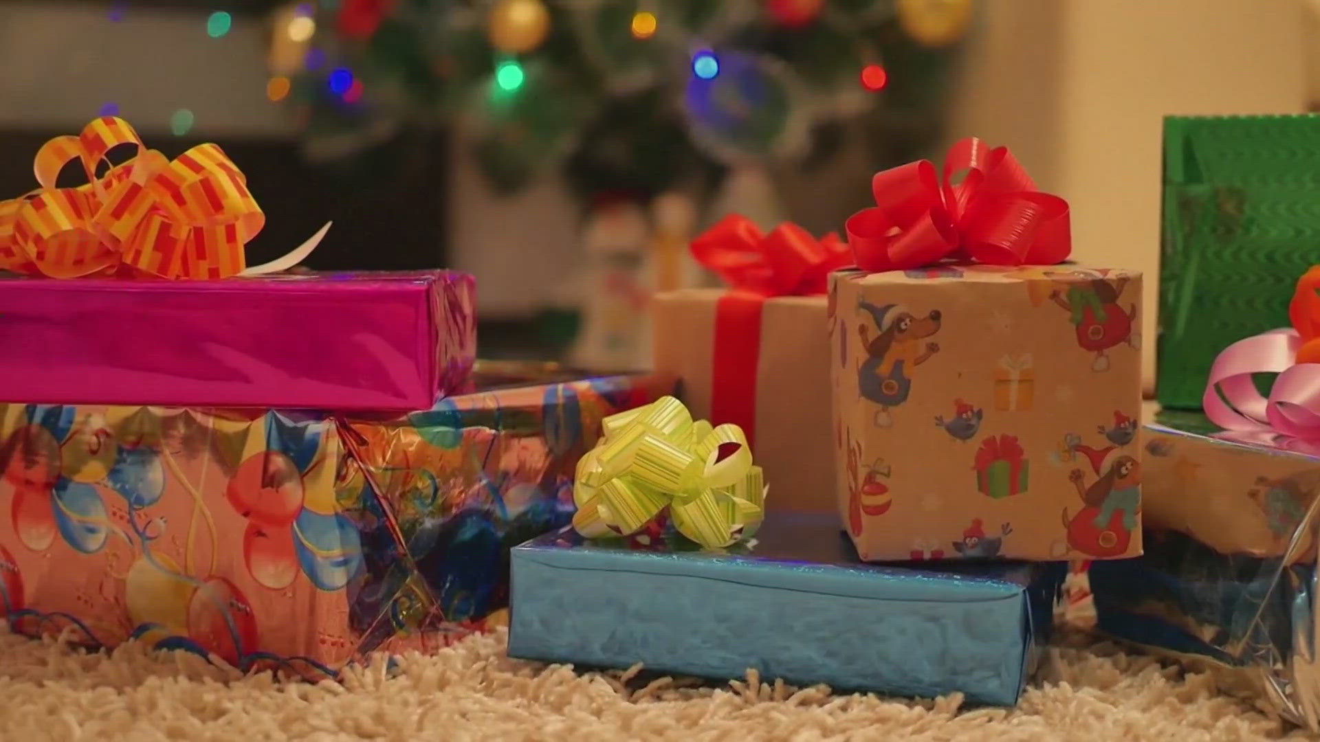 If you are hoping to save money on holiday spending -- ABC's Erielle Reshef has more on how to do it with secondhand gifting.