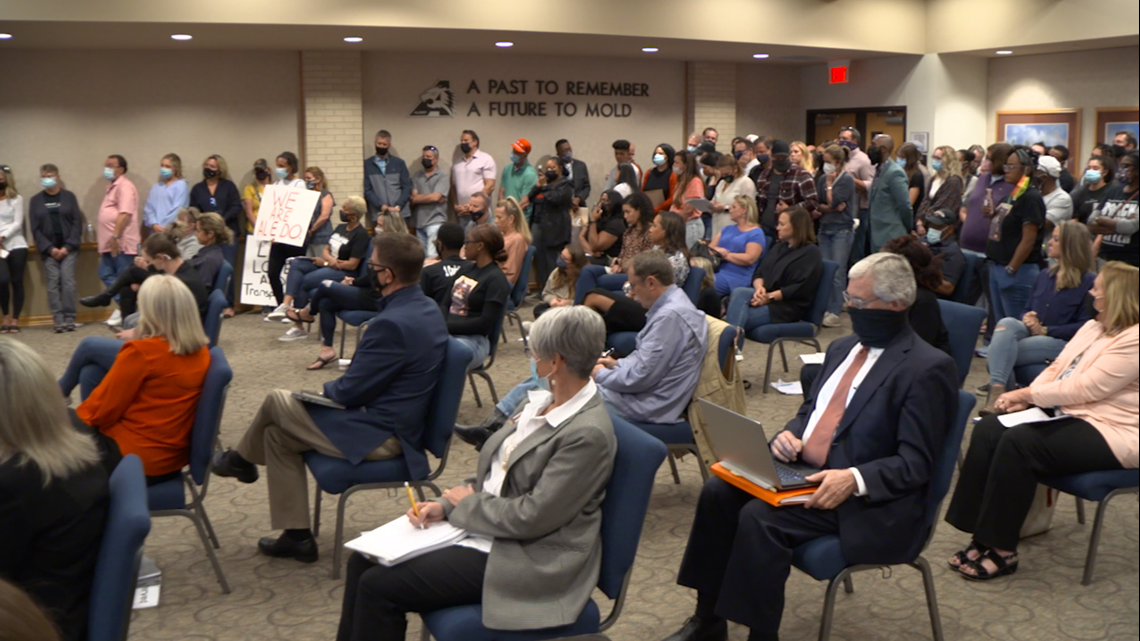 Parents pack Aledo ISD meeting after racist Snapchat group and slave