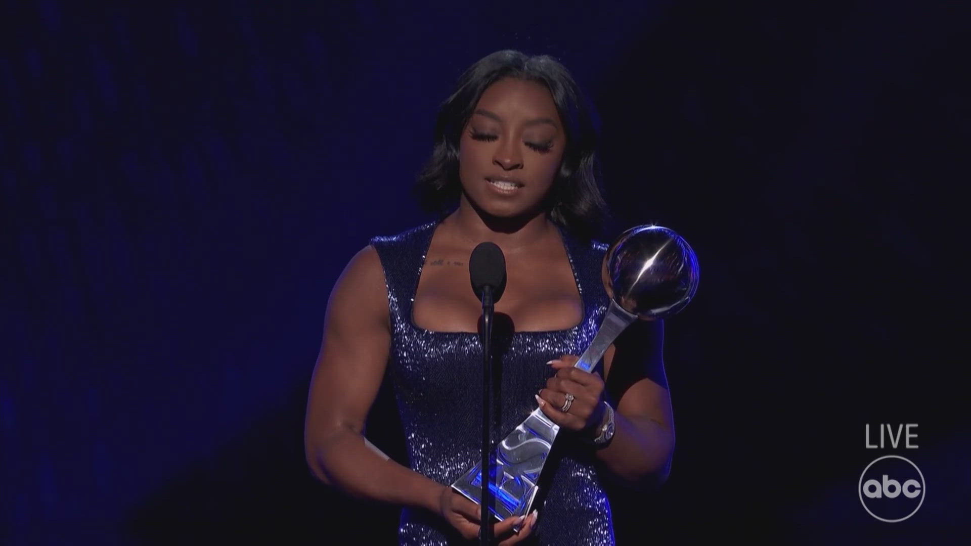 Simone Biles pays tribute to Central Texas flood victims at ESPYs