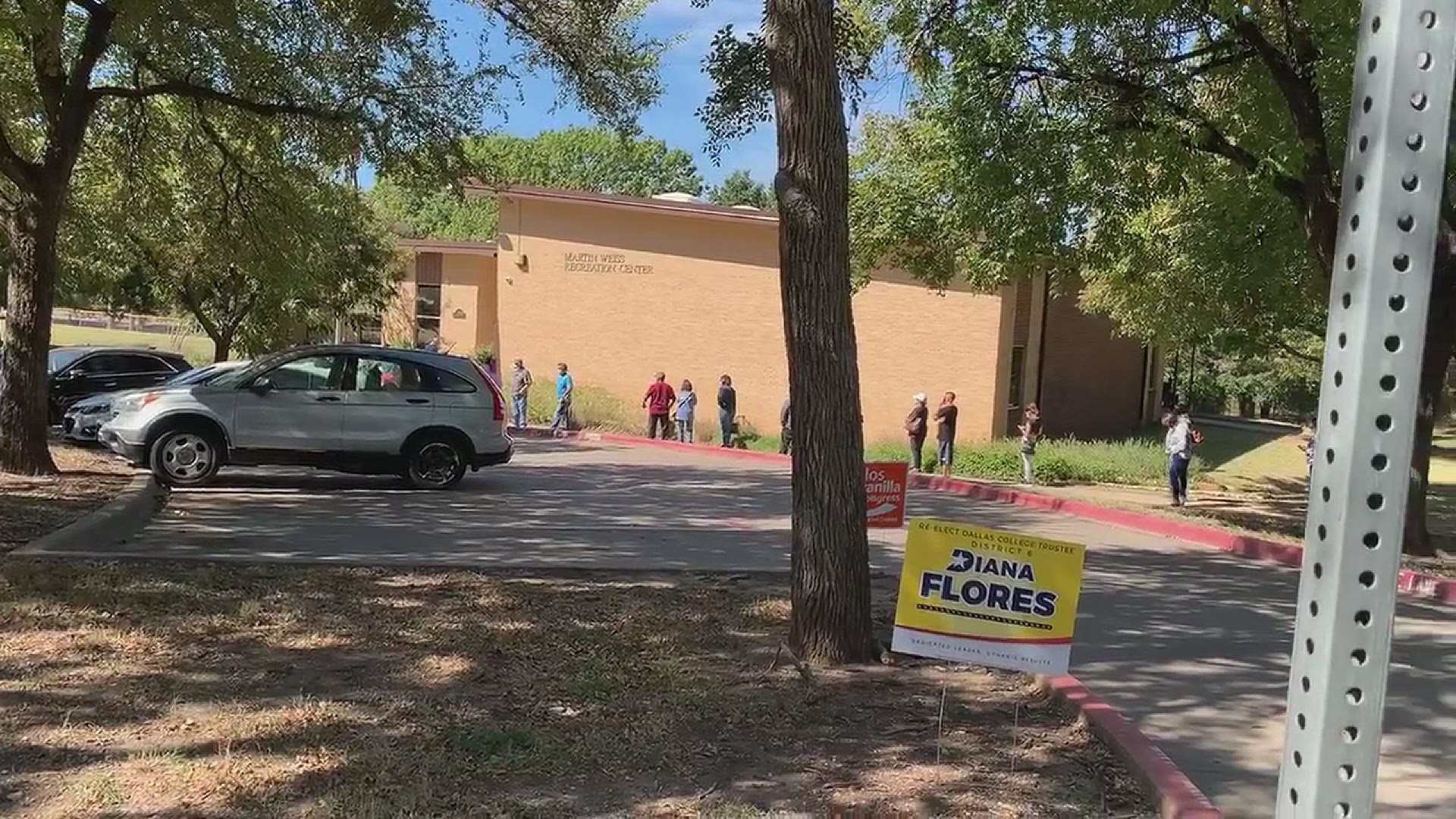 Early voting at Martin Weiss Recreation Center in Dallas' Oak Cliff neighborhood
Credit: Rosa E.