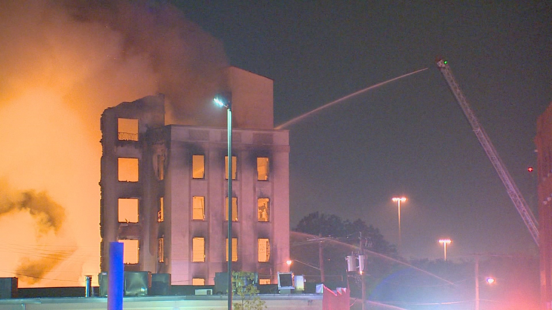 115-year-old Ambassador Hotel destroyed in fire in Dallas | wfaa.com
