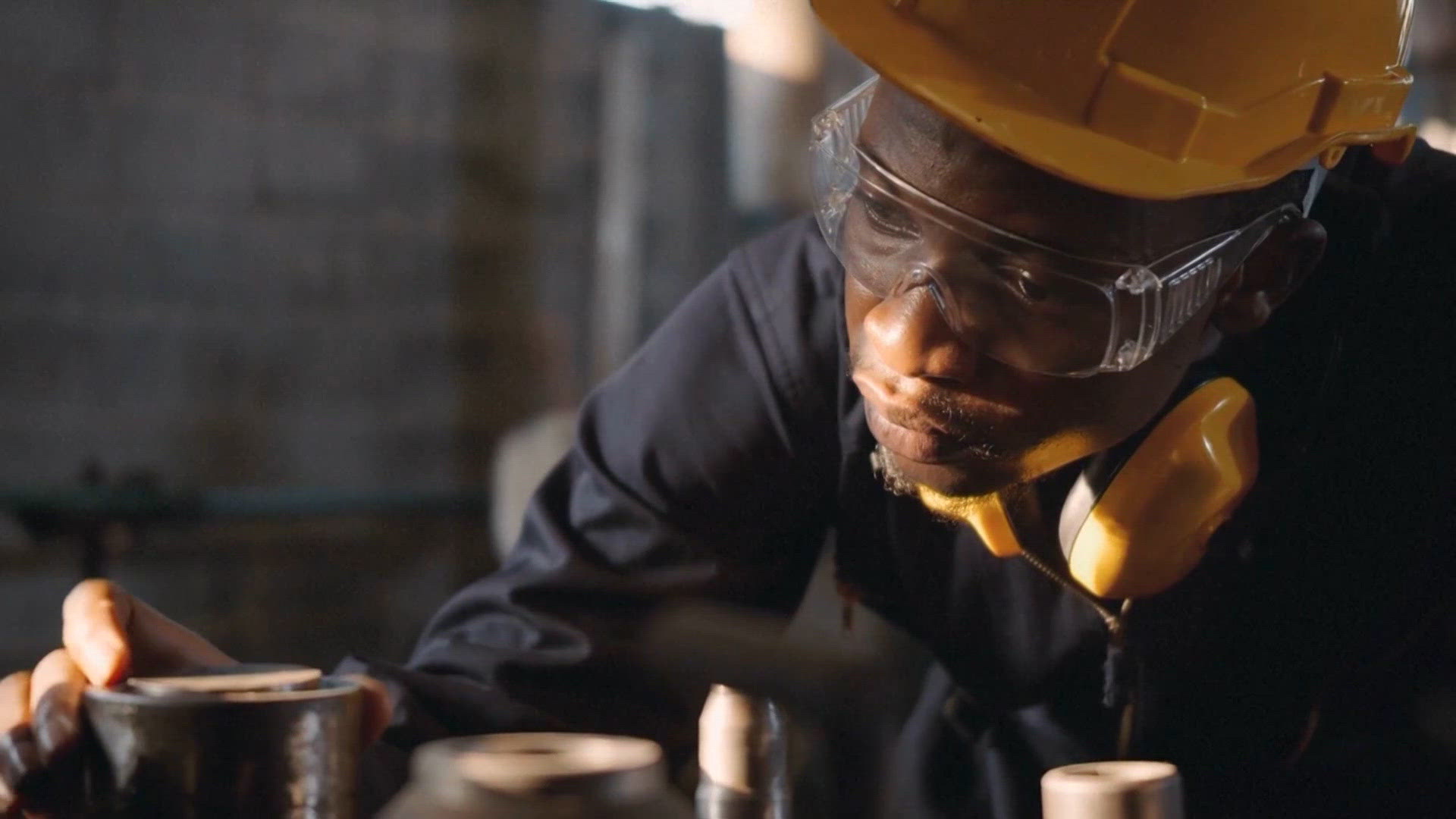 In Stream Media Example Skilled workers needed - New warning on blue collar jobs crisis in U.S ...