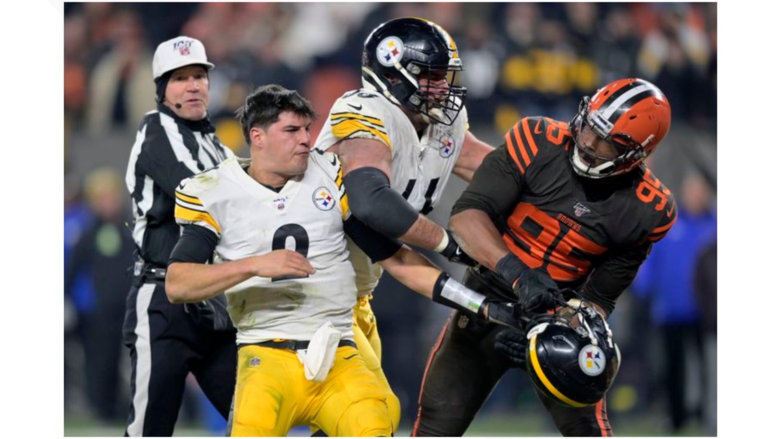 Watch: Browns' Garrett swings helmet at head of Steelers QB