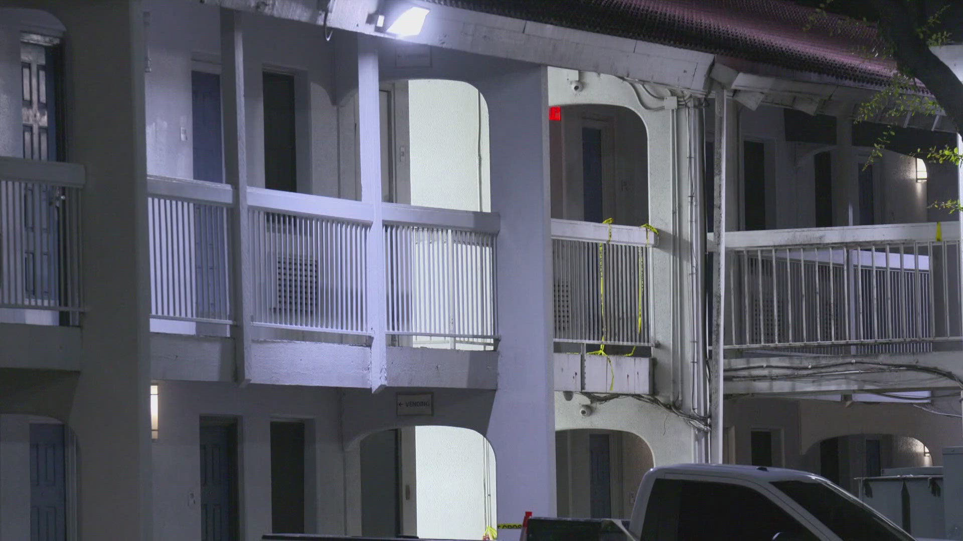 Two dead after Garland motel SWAT standoff | wfaa.com