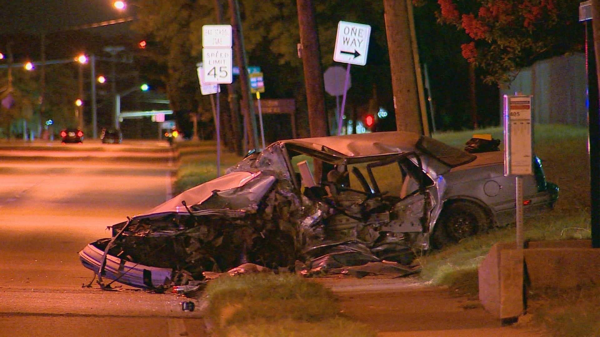1 dead, 1 critically injured in wrongway crash in Oak Cliff