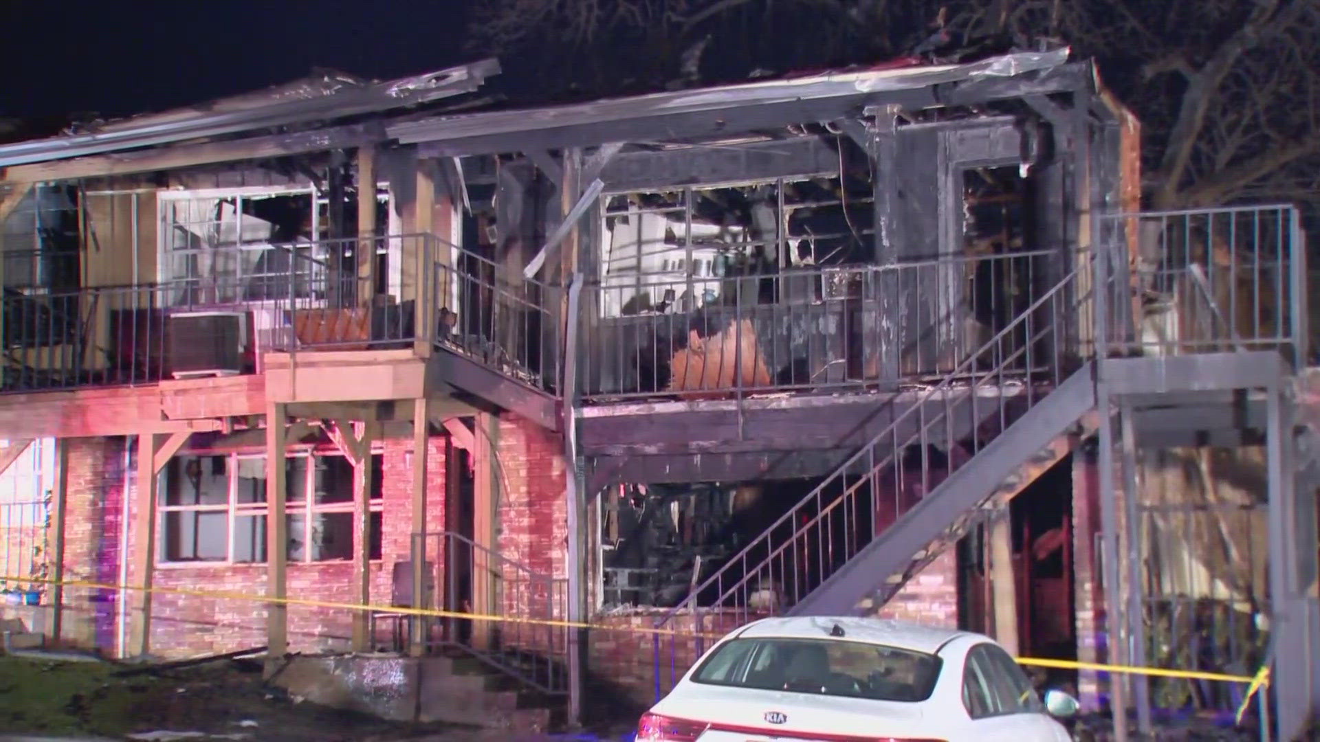 Fire destroys Dallas apartment complex, officials say | wfaa.com