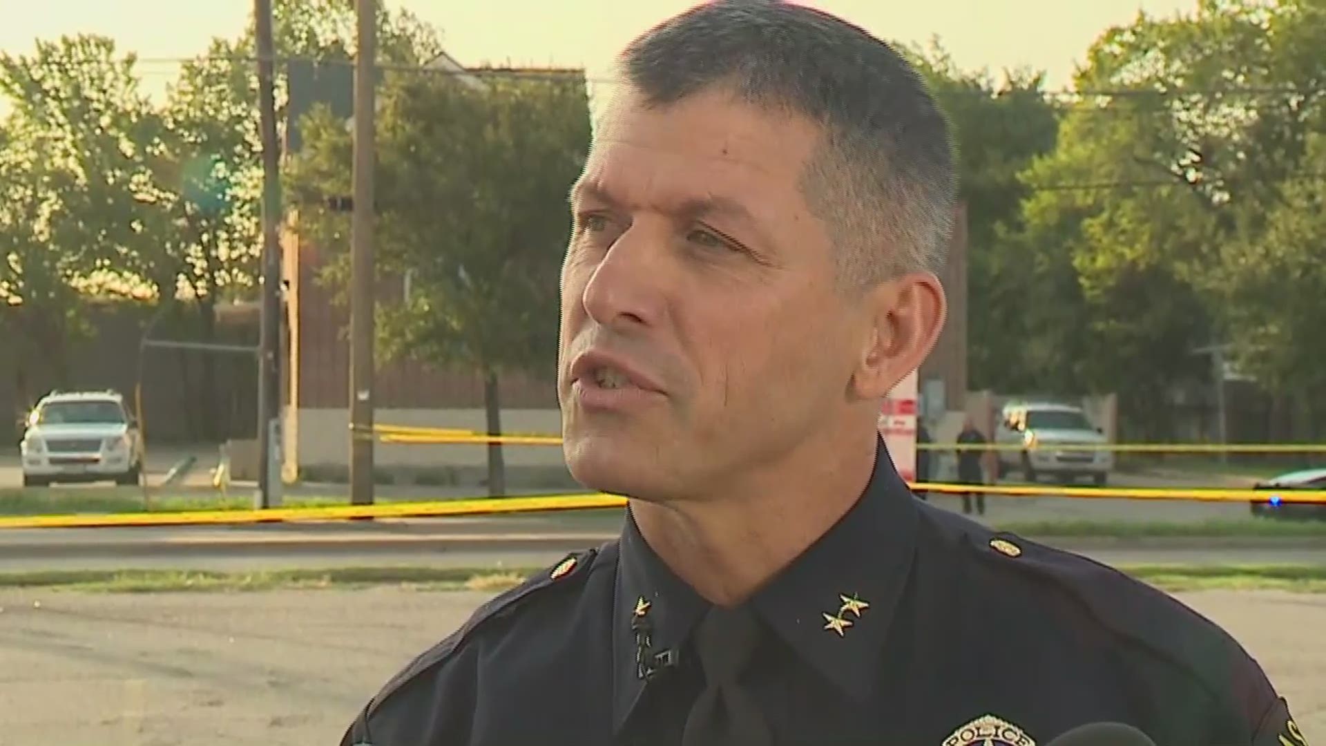 RAW VIDEO: Dallas police give update after officer shot