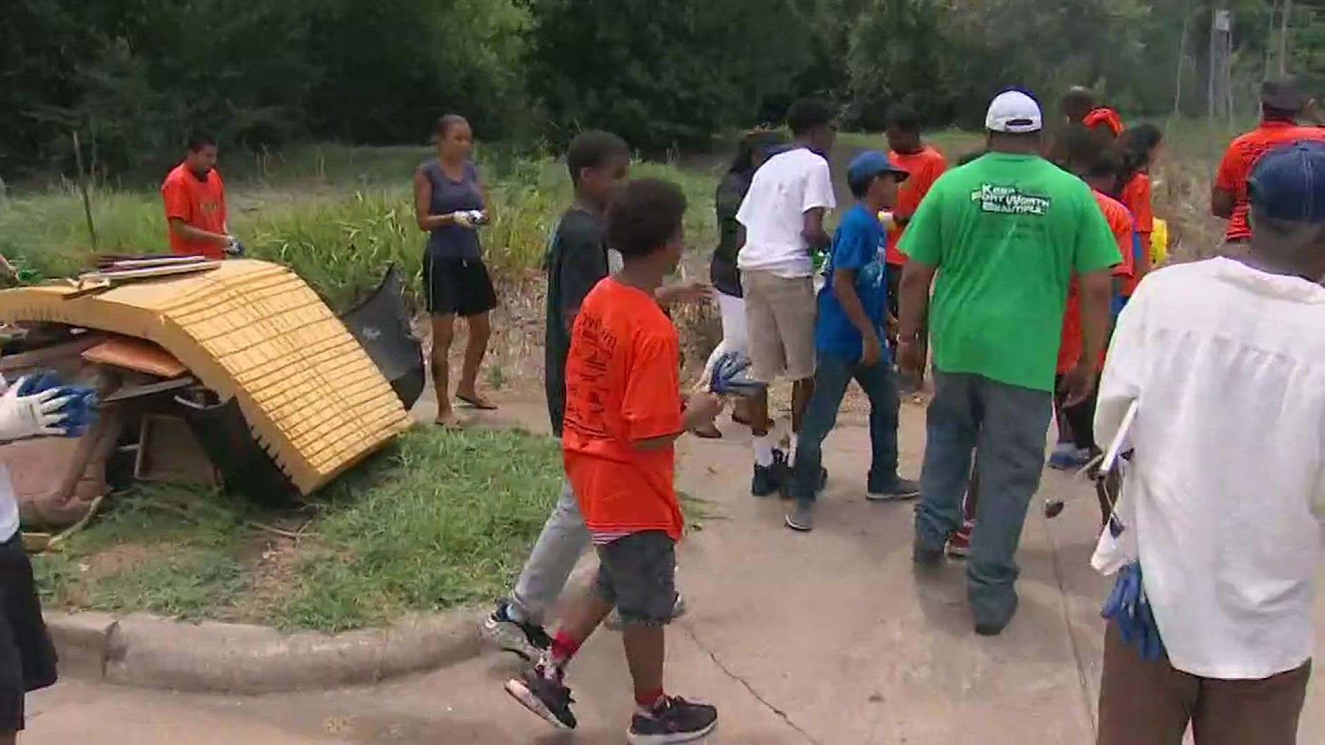 Group spends Juneteenth beautifying south Fort Worth neighborhood