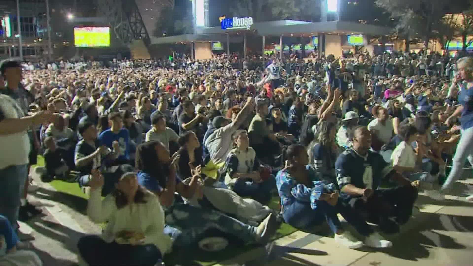 Dallas Cowboys' fans experiencing football frenzy for playoff