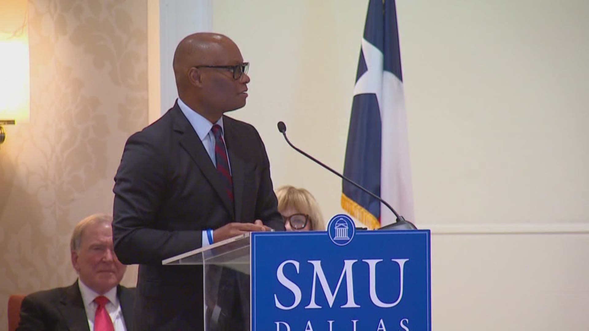 Former Dallas police chief receives prestigious award