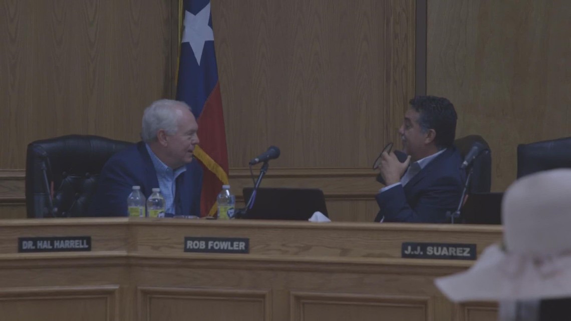 Uvalde school shooting: Parents call for superintendent's firing | wfaa.com