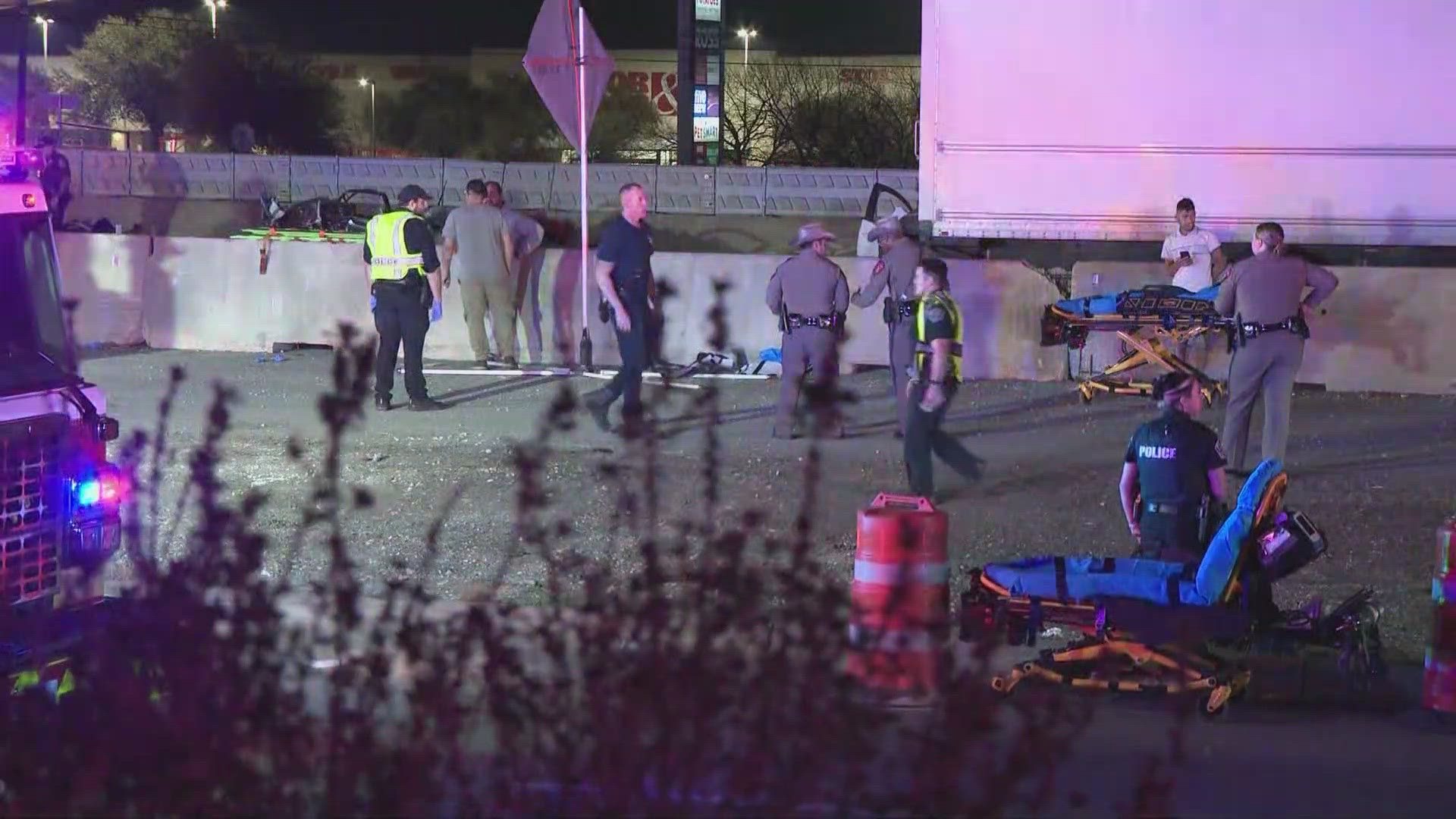 Austin, Texas I35 crash 5 people killed in 17vehicle crash