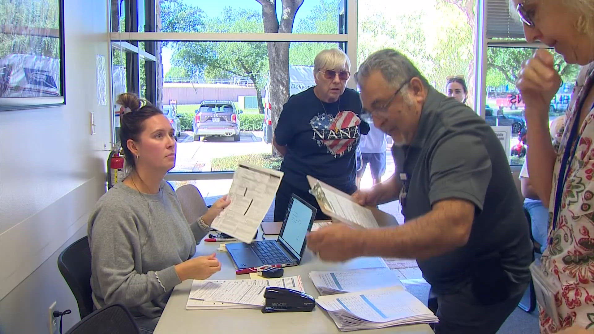 County elections offices manage last day voter registrants, DPS backlogs