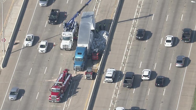 18 wheeler accident causes delays in Richardson