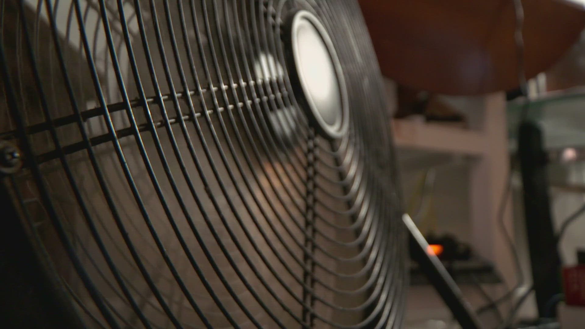 Repair crews at a Denton apartment complex are working nonstop to fix AC units challenged by extreme temperatures during this heatwave.