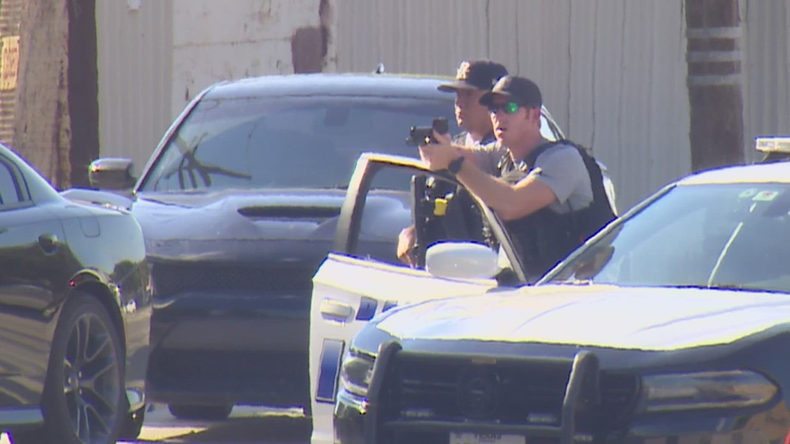 Four shot, one killed in southern Dallas shooting | wfaa.com