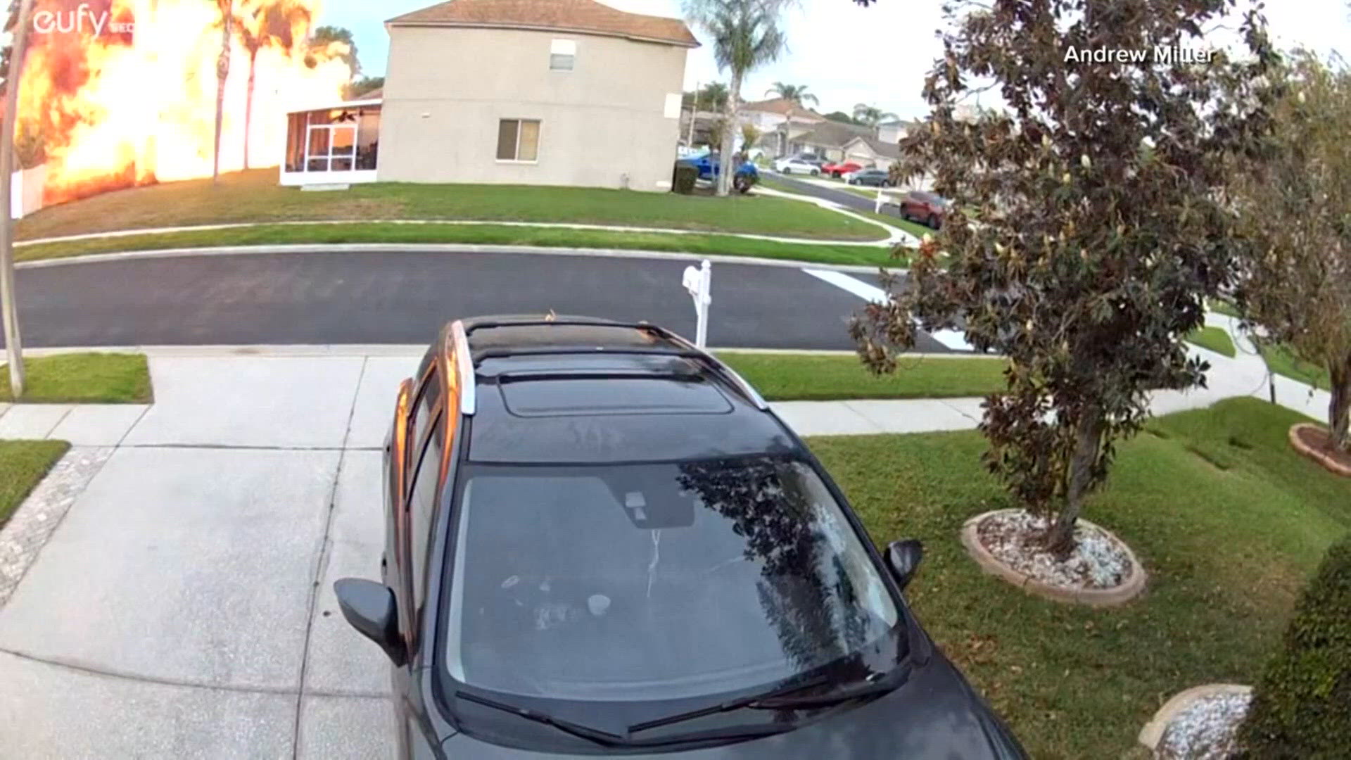 Small plane crashes into a backyard in Florida | wfaa.com