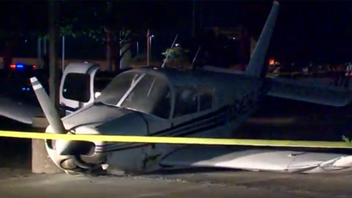 FAA investigating small plane crash landing in parking lot | wfaa.com