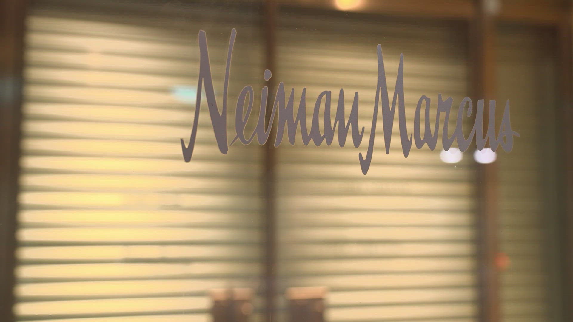 After weeks of back-and-forth between Neiman Marcus' parent company and city leaders in Dallas, the 100-plus-year-old Downtown Dallas flagship store will remain open