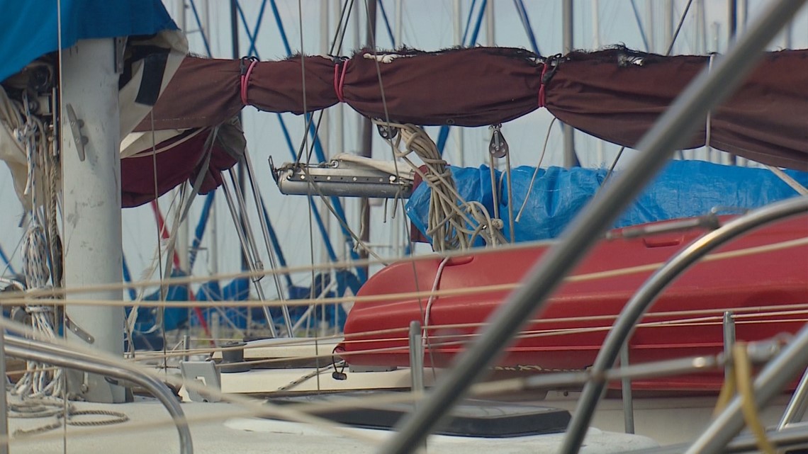 Man's body recovered after strong wind topples boat on Grapevine Lake
