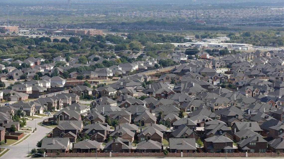 World's largest belt buckle unveiled in Dallas