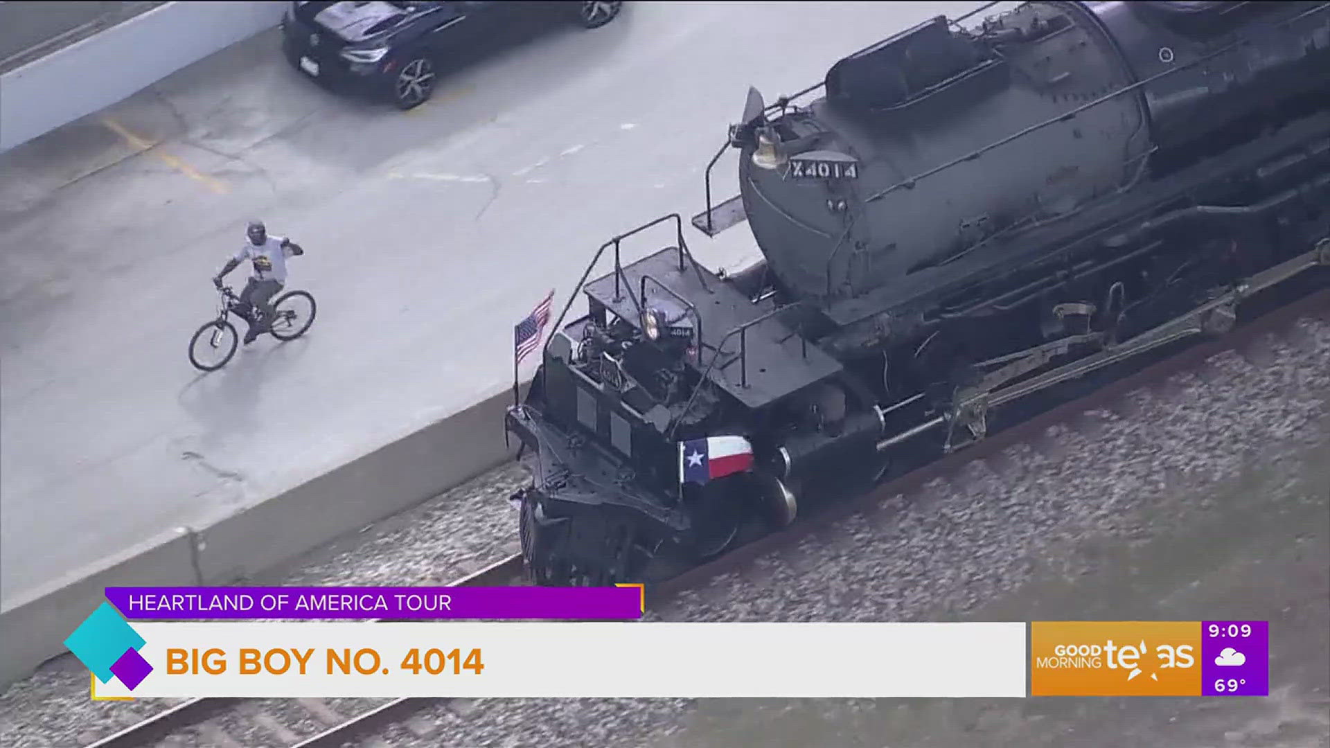 Paige gets a preview of Big Boy No. 4014 as it makes its stop in Fort Worth on the Heartland Of America Tour.