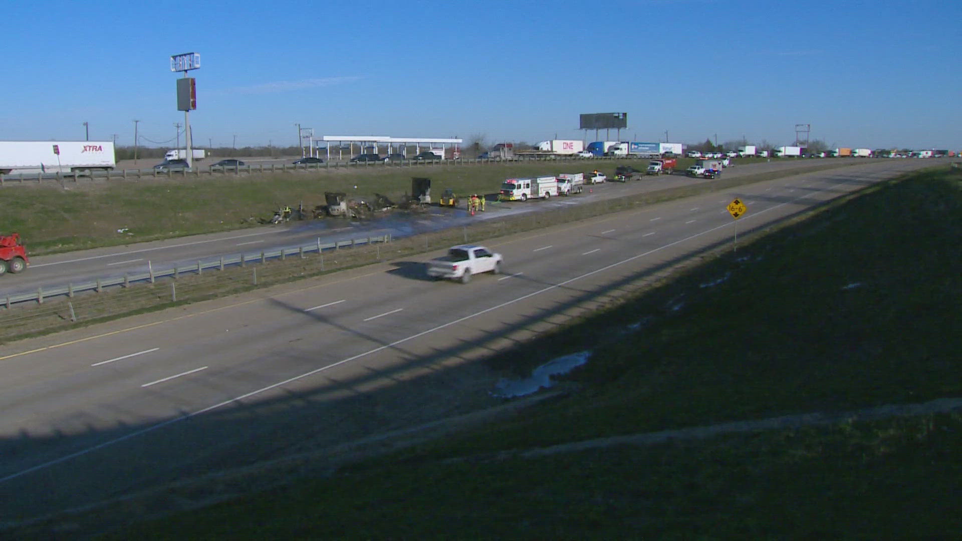 i-45-closed-in-ellis-county-texas-after-crash-ice-patch-forms-on