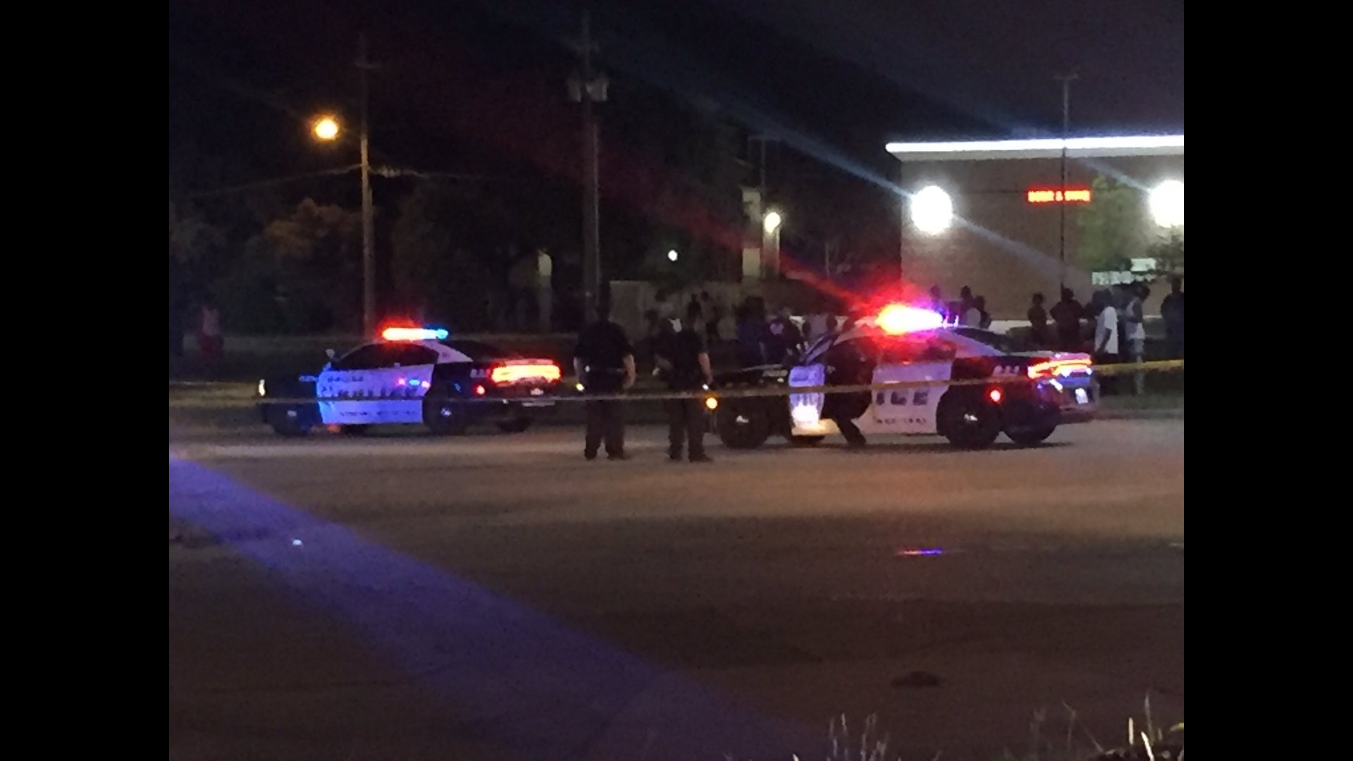 Man fatally shot in Dallas convenience store parking lot, police say ...