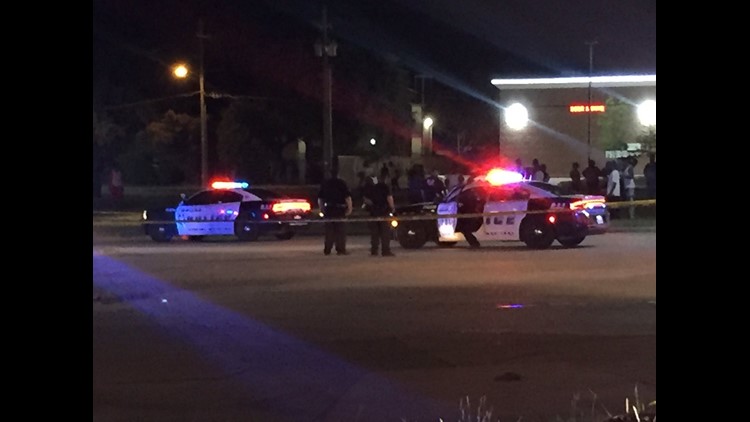 Man fatally shot in Dallas convenience store parking lot, police say ...