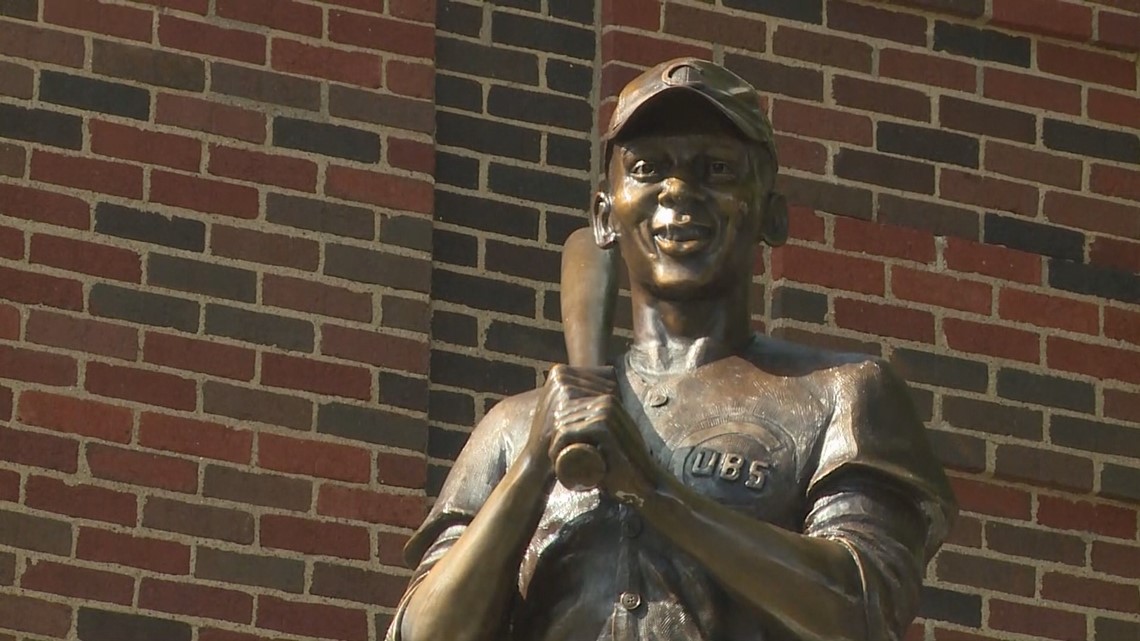 Ernie Banks, Sports Commission Statue