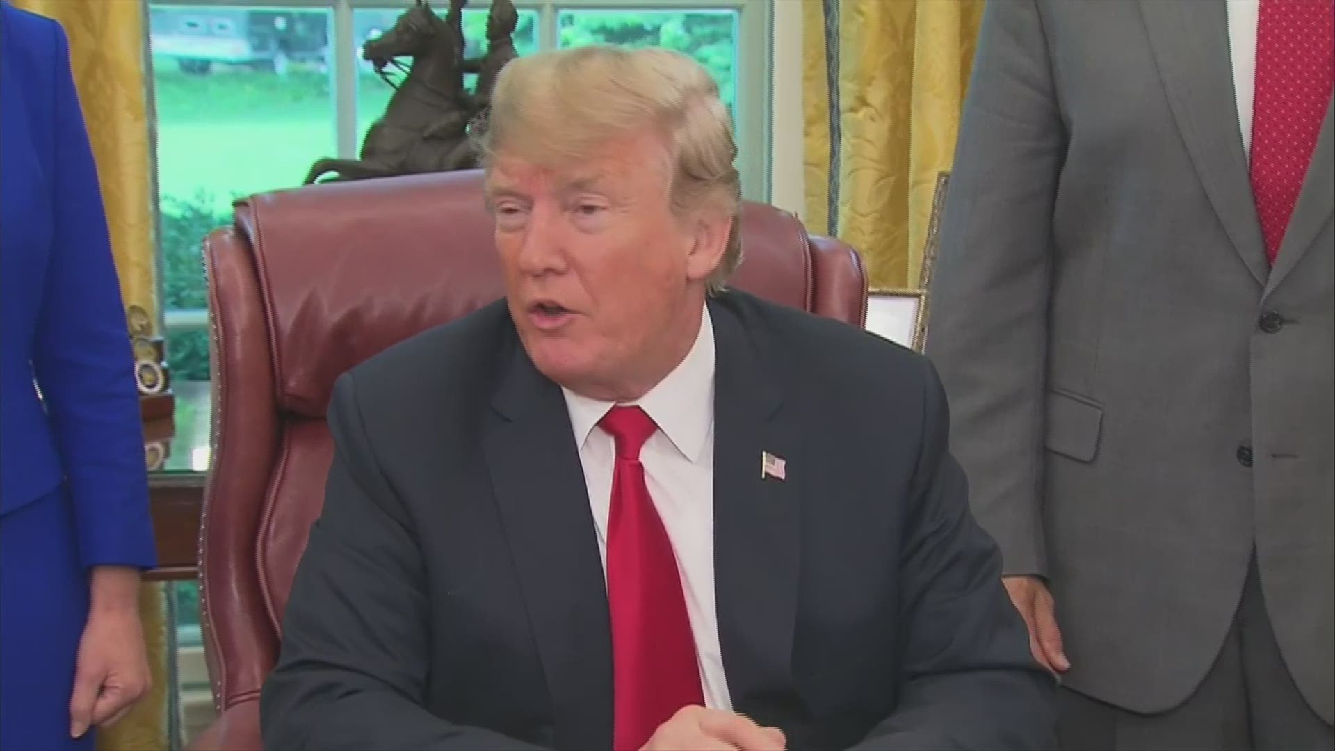 President Trump signs an executive order to end the process of separating migrant families at the border.
