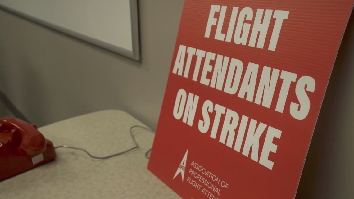 American Airlines flight attendants negotiating new contract - Vimarsana News