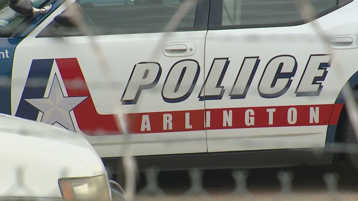 Arlington, Texas police chase ends in crash, hospitalizing 6 | wfaa.com