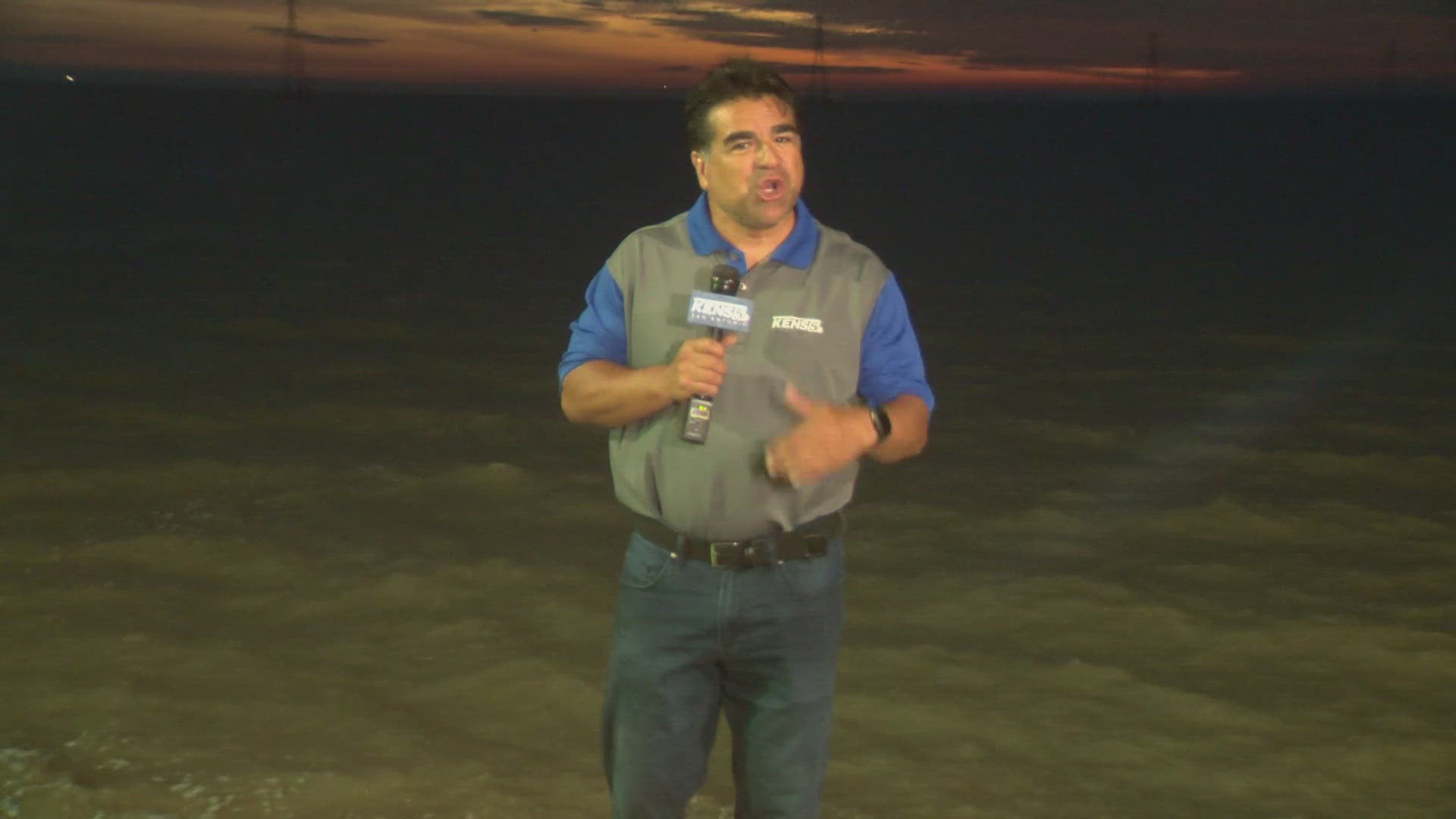 KENS 5 reporter Paul Miereles reports from Port Lavaca, Texas, as Beryl bears down on the coast.