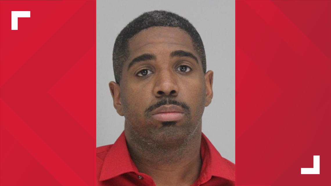 Dallas mayor creates committee to investigate why cop was left on the force during murder investigation - Vimarsana News