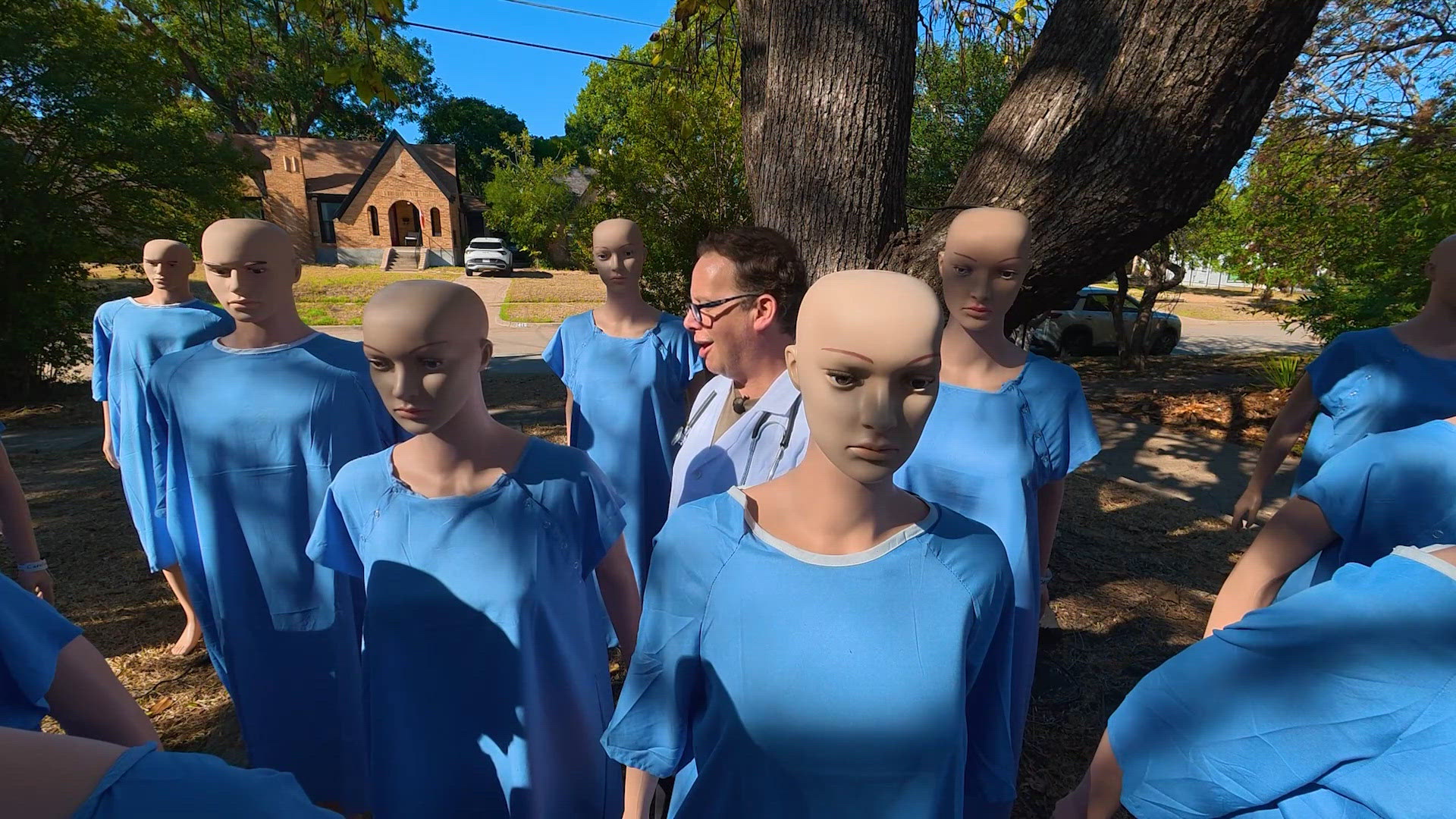 Viral Halloween display in Oak Cliff: 40 mesmerized mannequins drawing ...