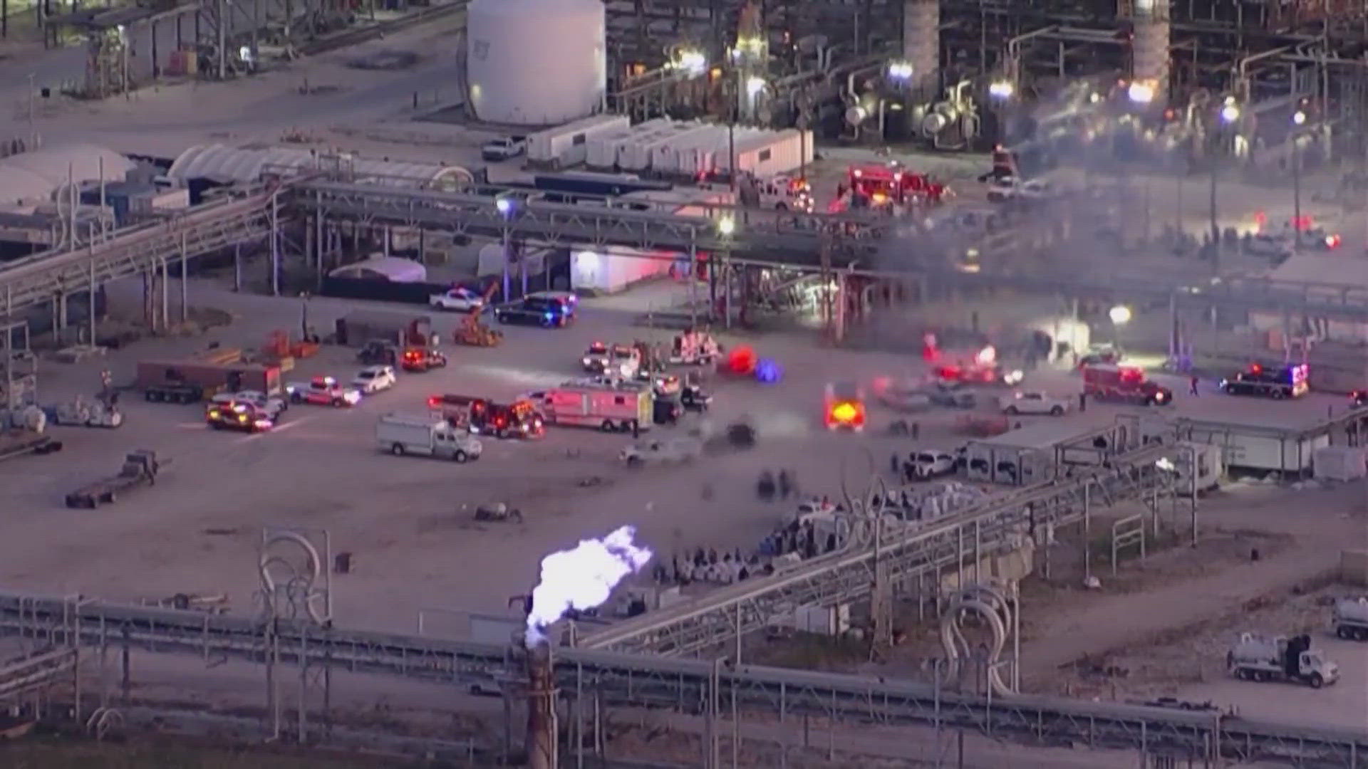 Leaders are blaming PEMEX oil refinery for communications failures during Thursday night's deadly chemical release at the facility.